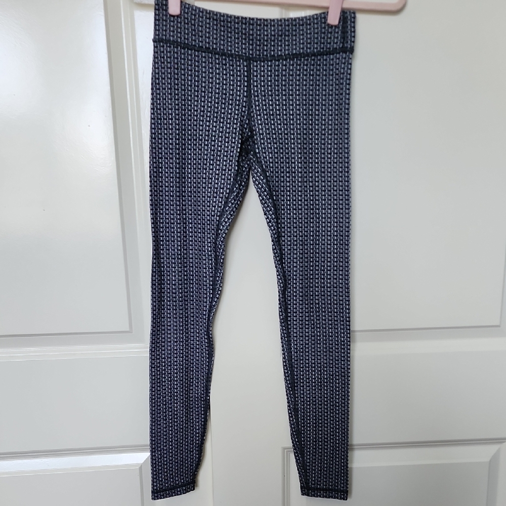 Ivivva Navy and White Patterned Leggings